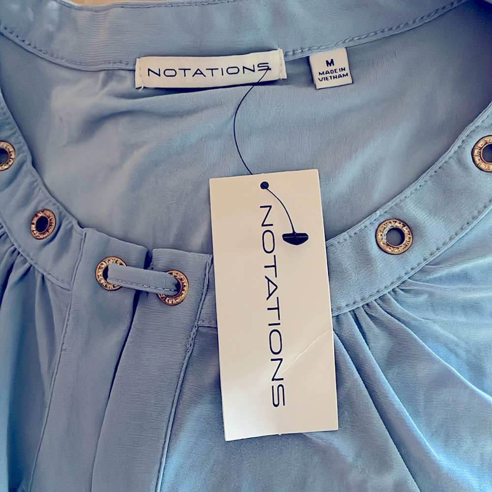 New NOTATIONS Women's Short Sleeve Grommet Top with Keyhole - Picture 3 of 4